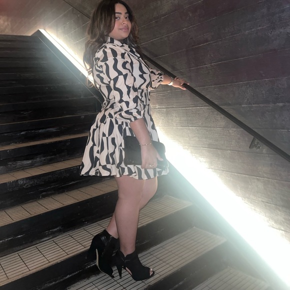 Beige Ruffled Mini Dress 🍦🖤 - Picture 3 of 3